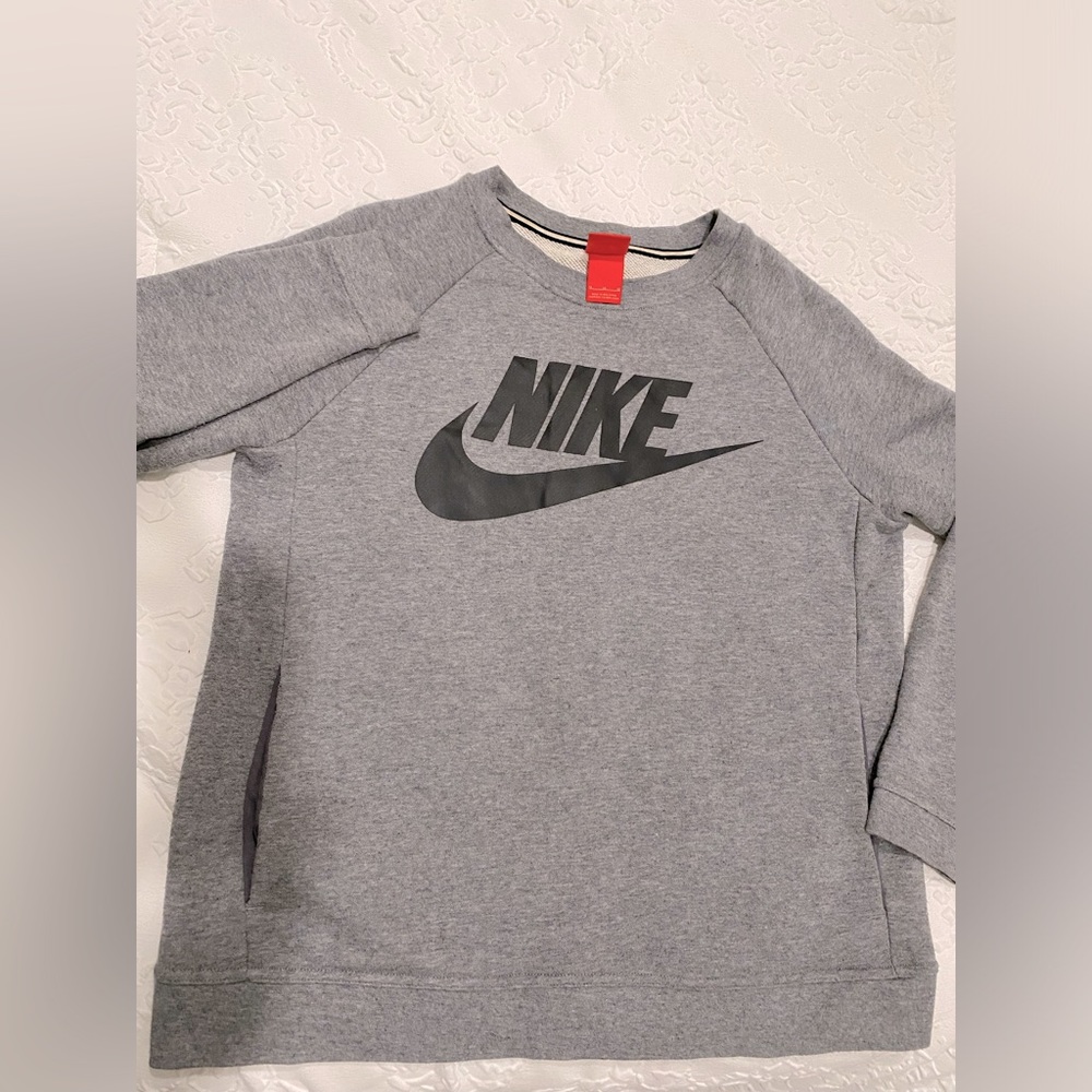 Nike sweater w/ pockets . Size medium